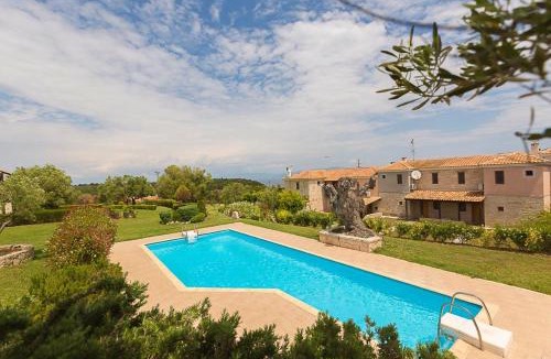 Kassandra House | #FLH - Rastoni Retreats