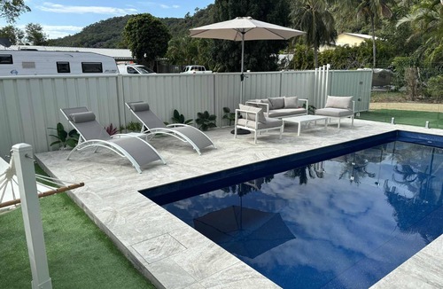 Horseshoe Bay Apartment | Flip flops is a Family and Couple Friendly retreat with use of the Pool.
