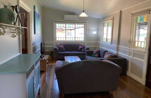 Cessnock Cottage | Florence Cottage, 10 minutes from Hunter Valley Vineyards. Family friendly.