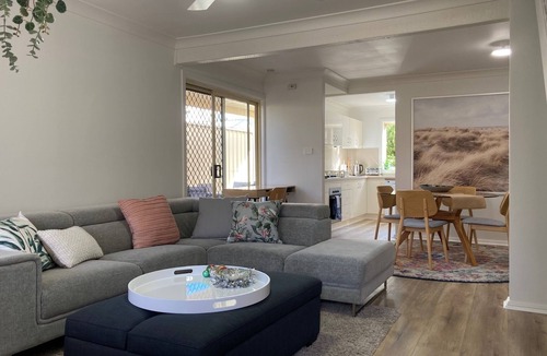 Lake Illawarra House | Footsteps to sand, surf & sun at Warilla Beach