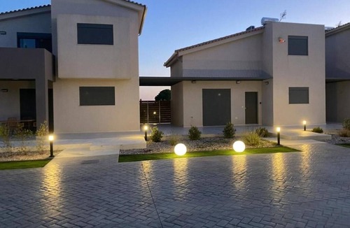 Lakopetra House | Forestbreeze 1: Luxury 3 Bedroom Villa with Private Pool & Garden