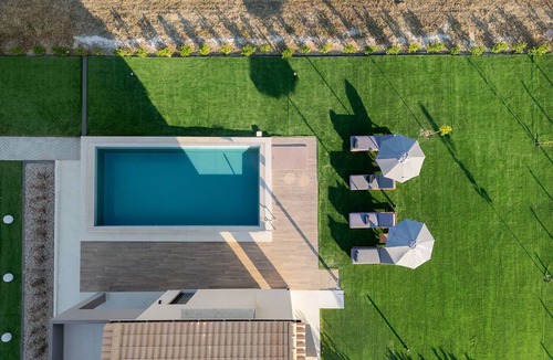Lakopetra House | Forestbreeze 3: Luxury 2 Bedroom Villa with Private Pool & Garden