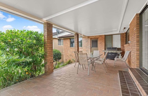 Forster House | Forster holiday home, linen included-WiFi- pets welcome-cafes,beach, golf, fish