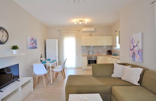 Paralia Dionysiou Apartment | Fotinia Beach House by RentalsPro 1st floor