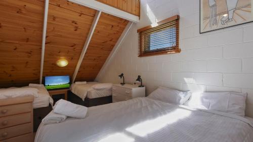 Hotham Heights Apartment | Fountains 6