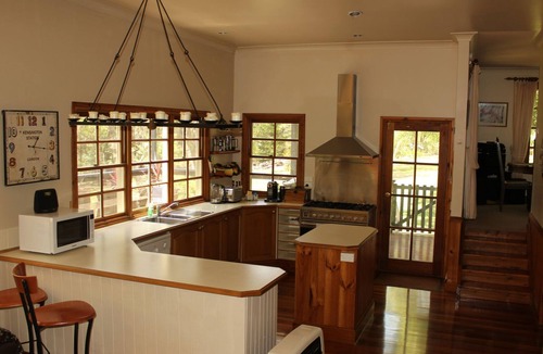 Wentworth Falls House | Four Seasons - Blue Mountains Home - Private Bushland with Spa & Fire place