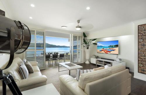 Hamilton Island Apartment | Frangipani Beachfront Lodge 202 on Hamilton Island by HamoRent
