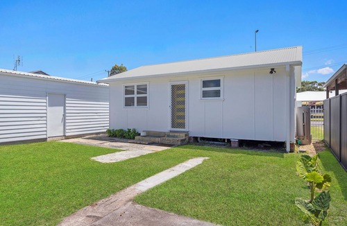 Budgewoi Cottage | Frangipani Hideaway - Close to everything!