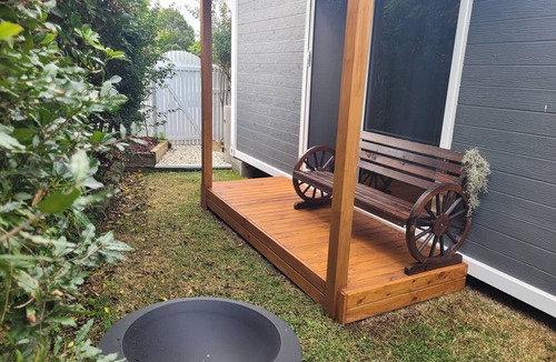 Waratah Apartment | Frankie Manor is a unique pet friendly Tiny home located in Waratah.