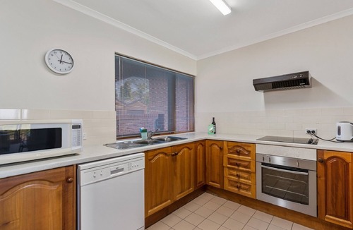 Encounter Bay Apartment | Franklin Beachfront Apartment: Superb View, Ground Floor, WiFi, 3BR