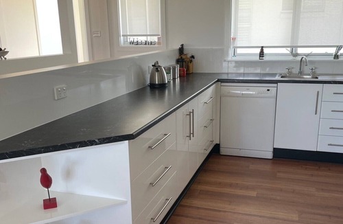 Waterhouse House | Free Wi-Fi, Ideal holiday location, long beach