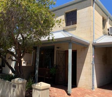 Fremantle Villa | Fremantle Accommodation Villa Russell St