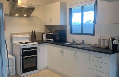 Kingscote Apartment | Fresh, beachy, comfy 2 bedroom apartment in Kingscote on Kangaroo Island (U1)