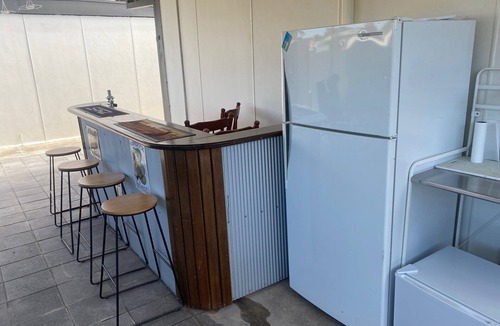 Kingscote Apartment | Fresh, beachy, comfy 2 bedroom apartment in Kingscote on Kangaroo Island (U1)