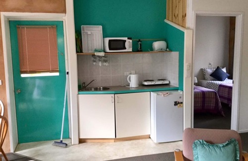 Goughs Bay Cottage | Frogsong Strawbale Cottage AQUA