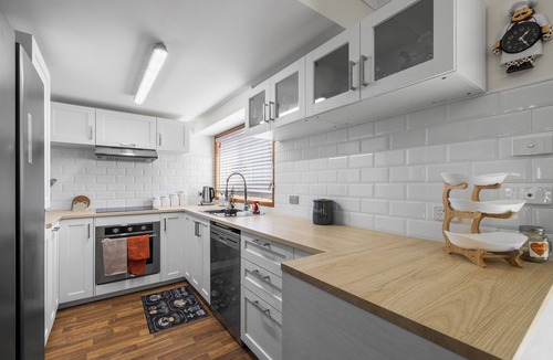South West Rocks House | Full Linen, Air Cond, Ceiling Fans, Close to town, BBQ, Pizza Oven