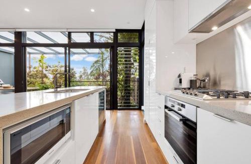 Byron Bay Apartment | Fuller Holidays - Kiah 8 - Belongil Beach Byron Town with Pool