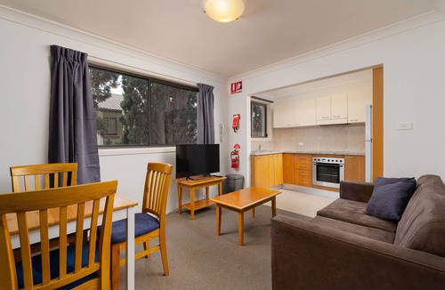 Hornsby Apartment | Fully Furnished and Equipped 1 Bedroom Apartment In Hornsby