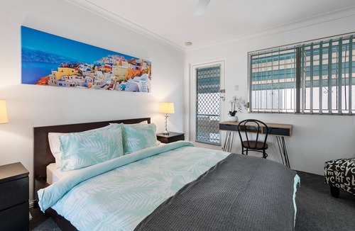 New Farm Apartment | Funky Urban Pad ~ 1 Bed/1 Bath/1 Car ~ New Farm