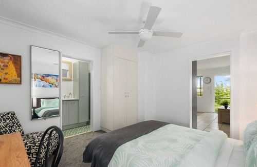 New Farm Apartment | Funky Urban Pad ~ 1 Bed/1 Bath/1 Car ~ New Farm