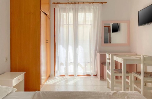 Galatas Apartment | Galatas studio 3, ideal for solo travellers, 750m from the beach
