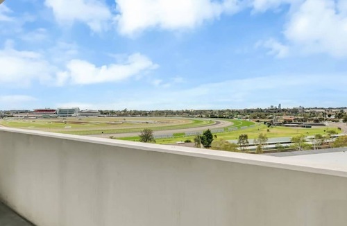 Kensington Apartment | Gallop to Your Getaway
