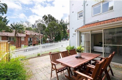 North Sydney Apartment | Garden 2 Bed Apt and Walk to Harbour | Parking