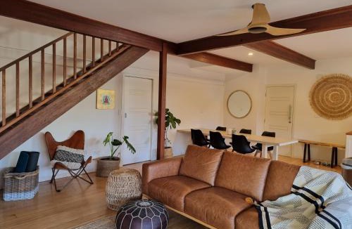 Suffolk Park House | Garden Oasis-2br -1 min from the beach & pet friendly!