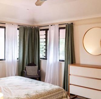 Suffolk Park House | Garden Oasis-2br -1 min from the beach & pet friendly!