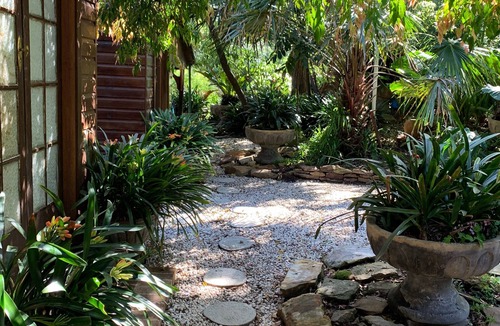 Glenbrook House | Garden Studio cabin Self contained with external bathroom