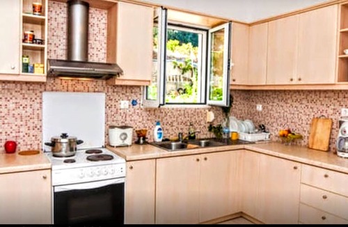 Pigianos Kampos Apartment | Garden view spacious apartment