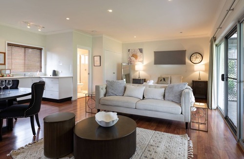 Lovedale Apartment | Gartelmann Studio @ Gartelmanns Wines walk to The Deck Cafe + Wine tasting