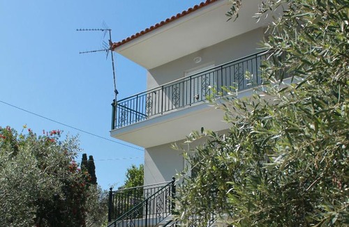 Asini Villa | Gea - Εξοχική μεζονέτα με τεράστιο κήπο και αυλή.