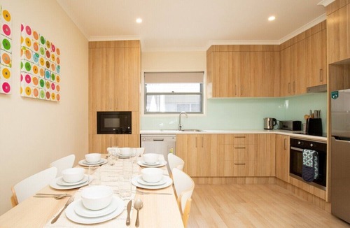 North Batemans Bay House | Generous 2-Bed Townhouse With A Private Balcony