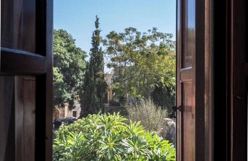Rhodes Old Town Apartment | George & Michael Traditional House in Old town