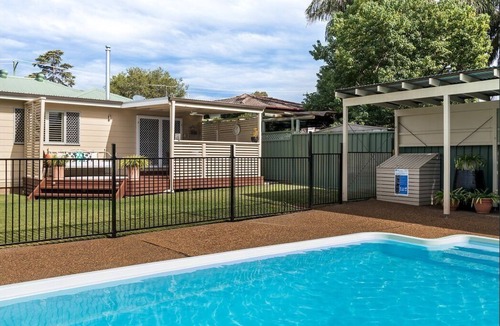 Cessnock House | Georgie’s Hunter Valley Home with Wifi * fire & pool & Netflix
