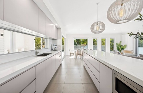 Korora House | Gerald's Break Away - Style and luxury with Pool