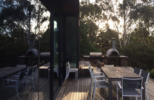 Merrijig House | GETO - Holiday home with a pool on the river