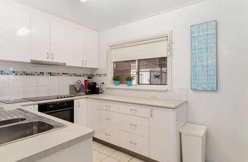 Silver Sands Apartment | Giggles Beach House in Silver Sands