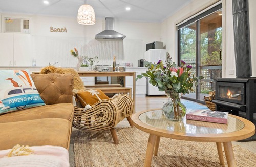 Aireys Inlet House | Gilbert Cottage I Walk to the shops