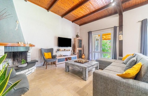 Chlomatiana Apartment | Giourgas house