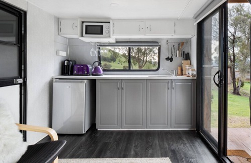 Strath Creek House | Glamper Lade @ The Village Green