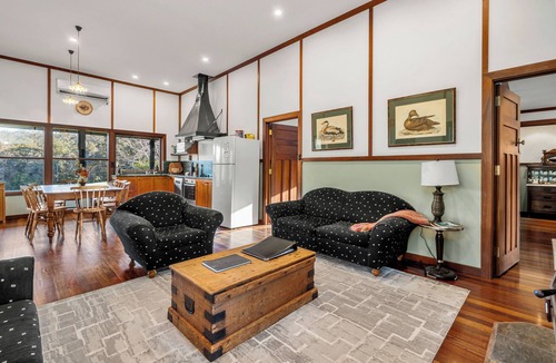 Collins House | Glauders Cottage Pemberton