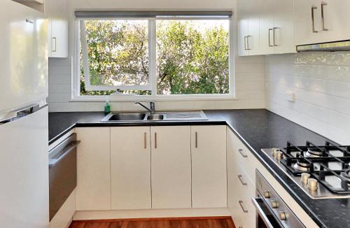 Glen Iris Apartment | Glen Iris, Quiet Boutique 2 bedroom Netflix, WIFI, Parking, Free Wine