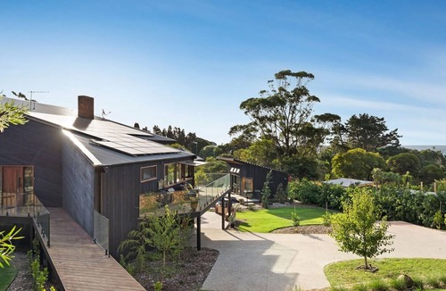 Mount Eliza House | Glen Shian | Luxury Villa On the Beach with Pool and Views