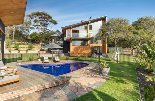 Mount Eliza House | Glen Shian | Luxury Villa On the Beach with Pool and Views