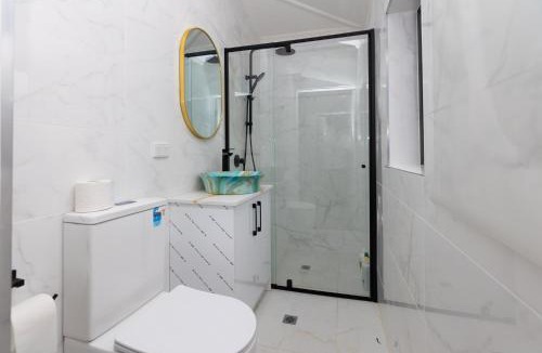 Glenelg North House | Glenelg Modern Studio, QBed,Wifi
