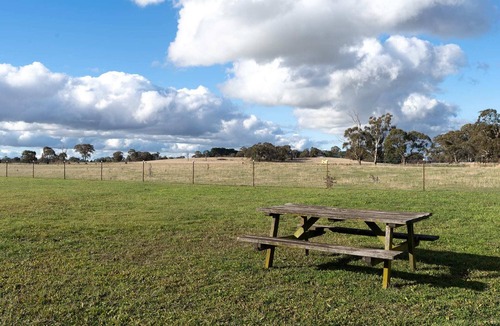 Forest Reefs House | Glenowrie Cottage - 1 King, 2 Singles - Near Cadia