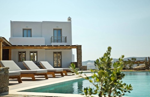 Tourlos Villa | Glorious Mykonos Villa | Villa Demelza | 5 Bedrooms | Spacious Furnished