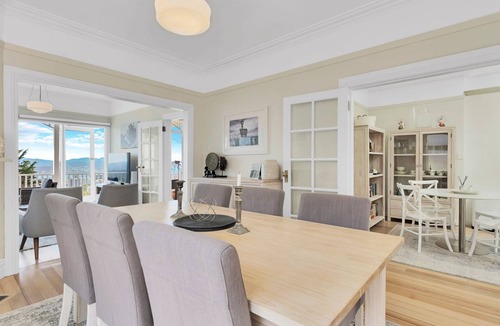 West Hobart House | Glorious Views - beautiful 1925 heritage house